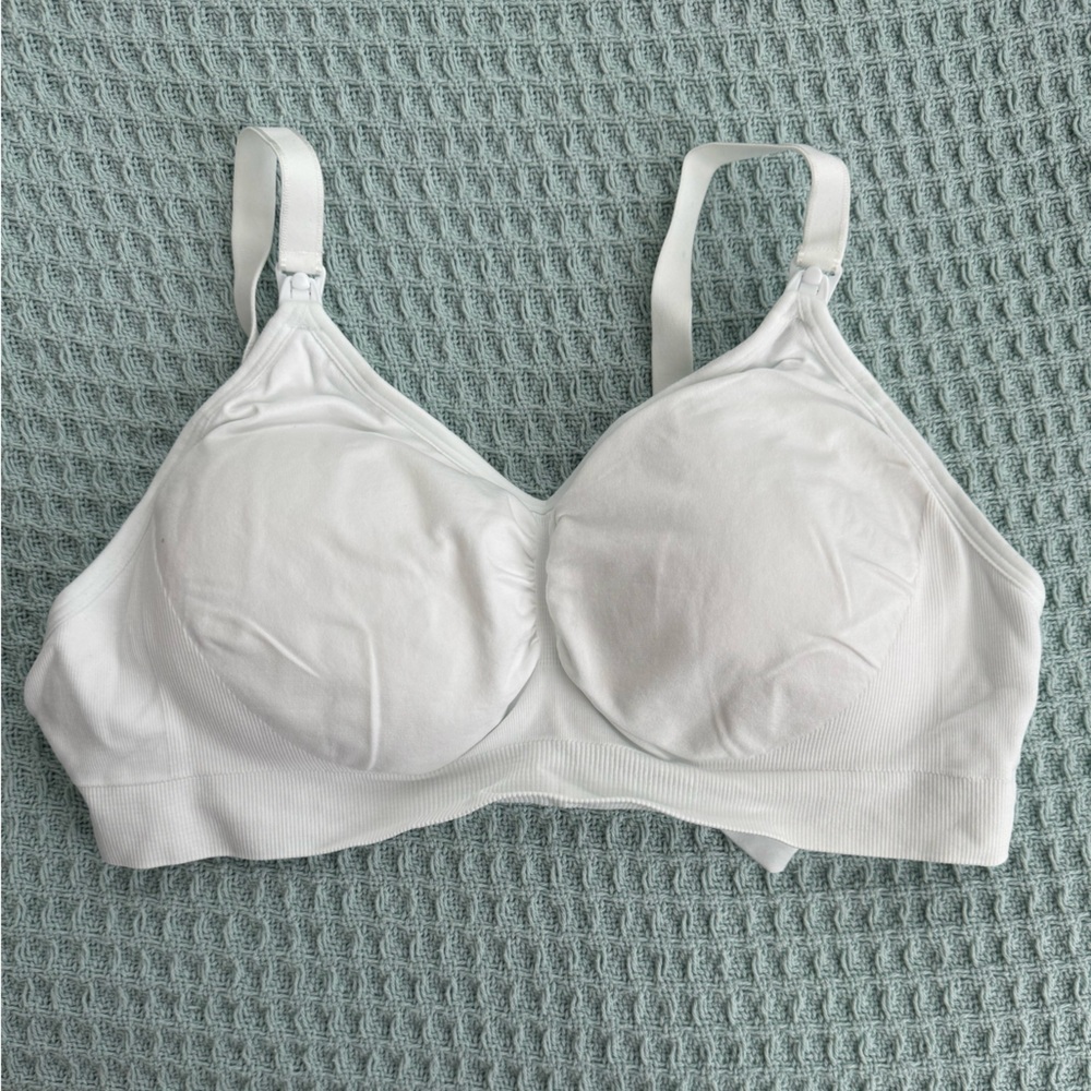 Motherhood maternity white nursing bra. Size M. Like new condition! Barely worn